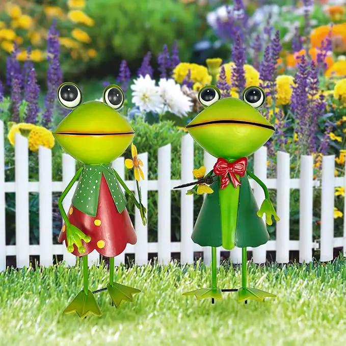 HONGLAND Frog Metal Yard Art - Cute Frogs Garden Decor for Outside - 3D Frog Figurines Outdoor Statues for Lawn Patio Pathway Yard Holiday (with Flower) by GreenHaven Gardens