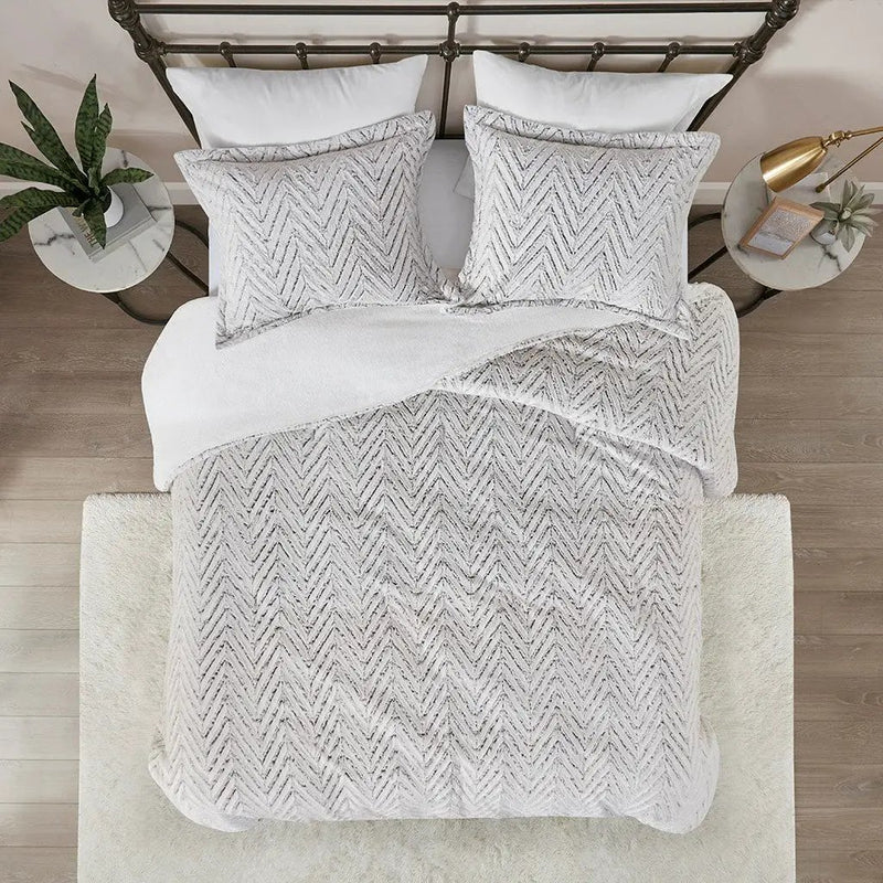 King/Cal King Ultra Plush Down Alternative Comforter Set by HouseOfZazla
