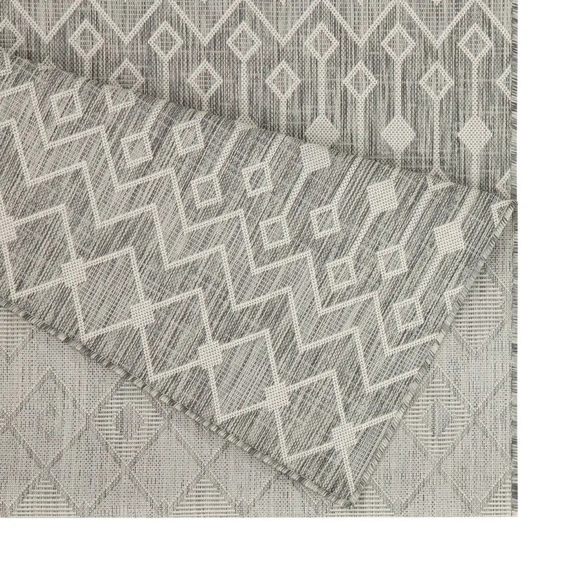 Sunshine - 5'3" X 7'3" Indoor & Outdoor Area Rug Polypropylene - Silver by HouseOfZazla