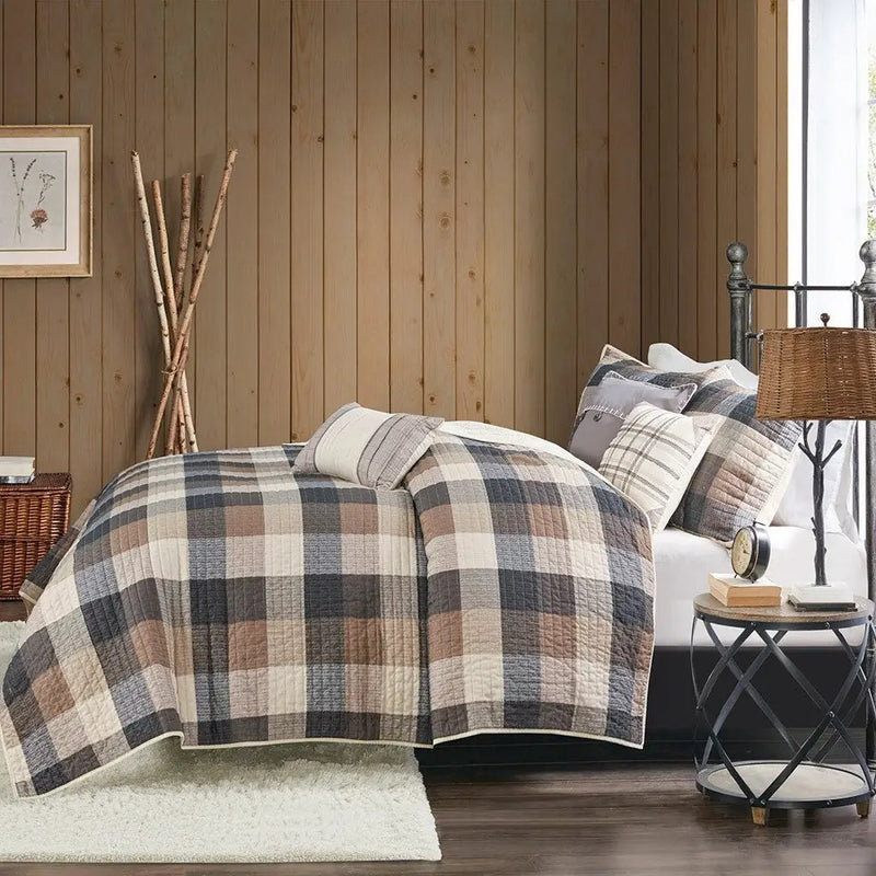 6 Piece Printed Herringbone Quilt Set with Throw Pillows by HouseOfZazla
