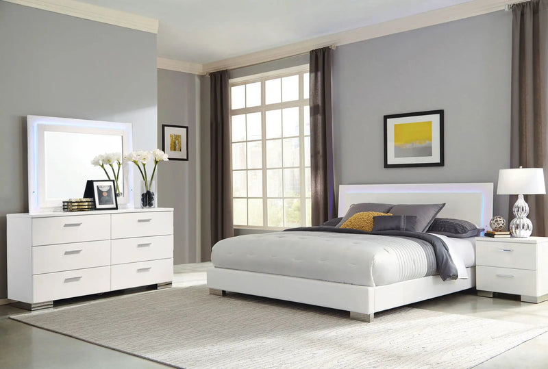 Felicity 4-piece Queen Bedroom Set White High Gloss by Unique Piece Furniture