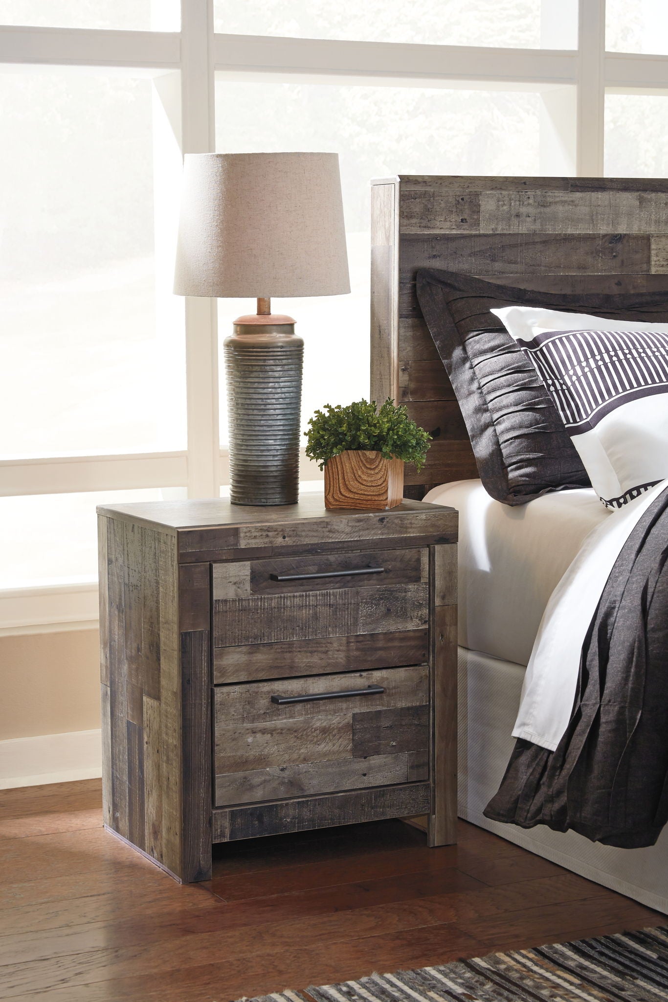 Derekson - Panel Bedroom Set by Unique Piece Furniture