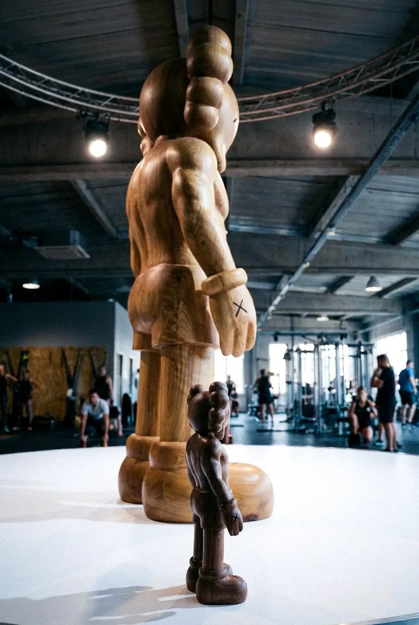 Muscular Wooden Sculpture – Gym & Fitness Art Decor by Gizz
