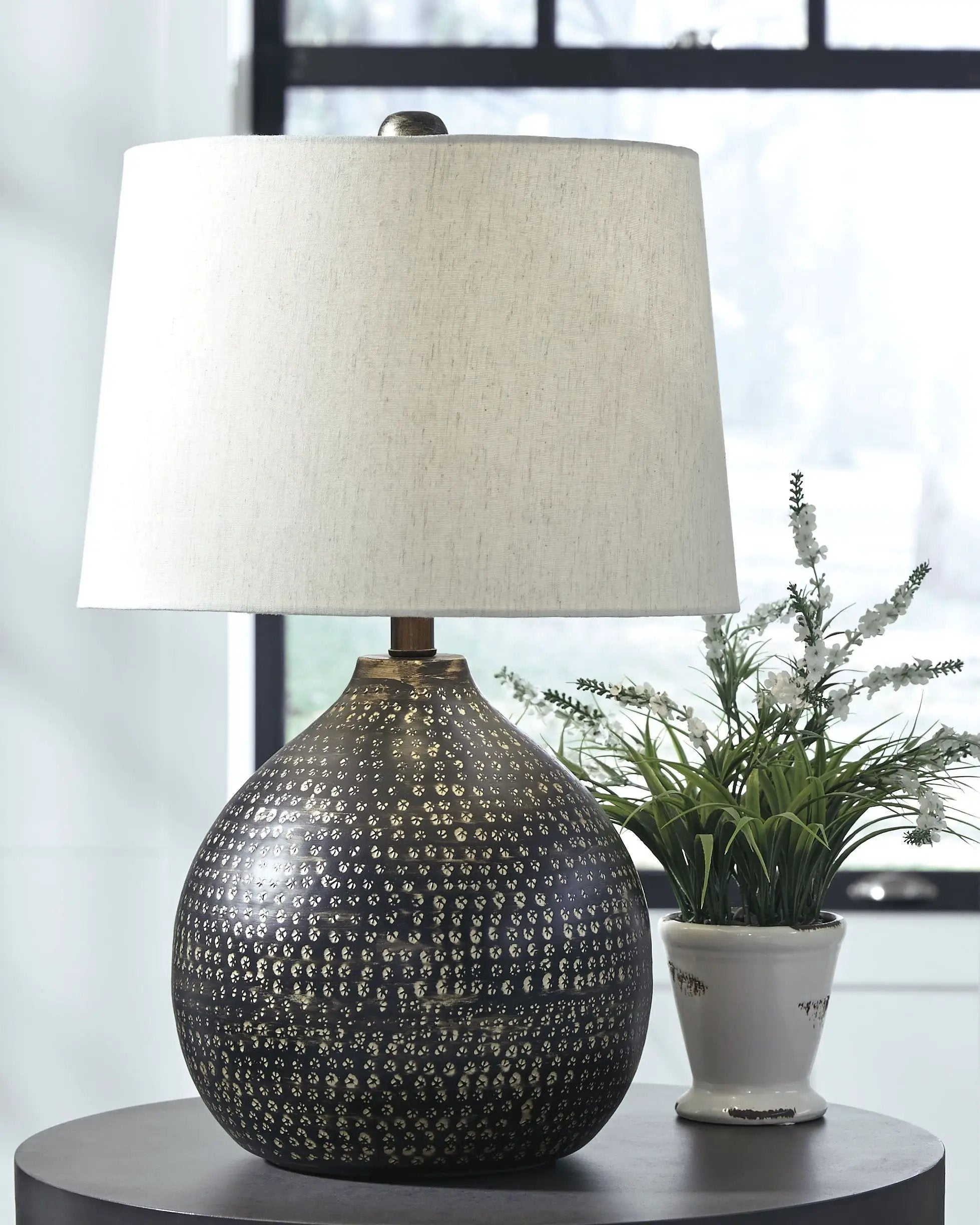 Maire - Metal Table Lamp - Black / Gold Finish by Unique Piece Furniture