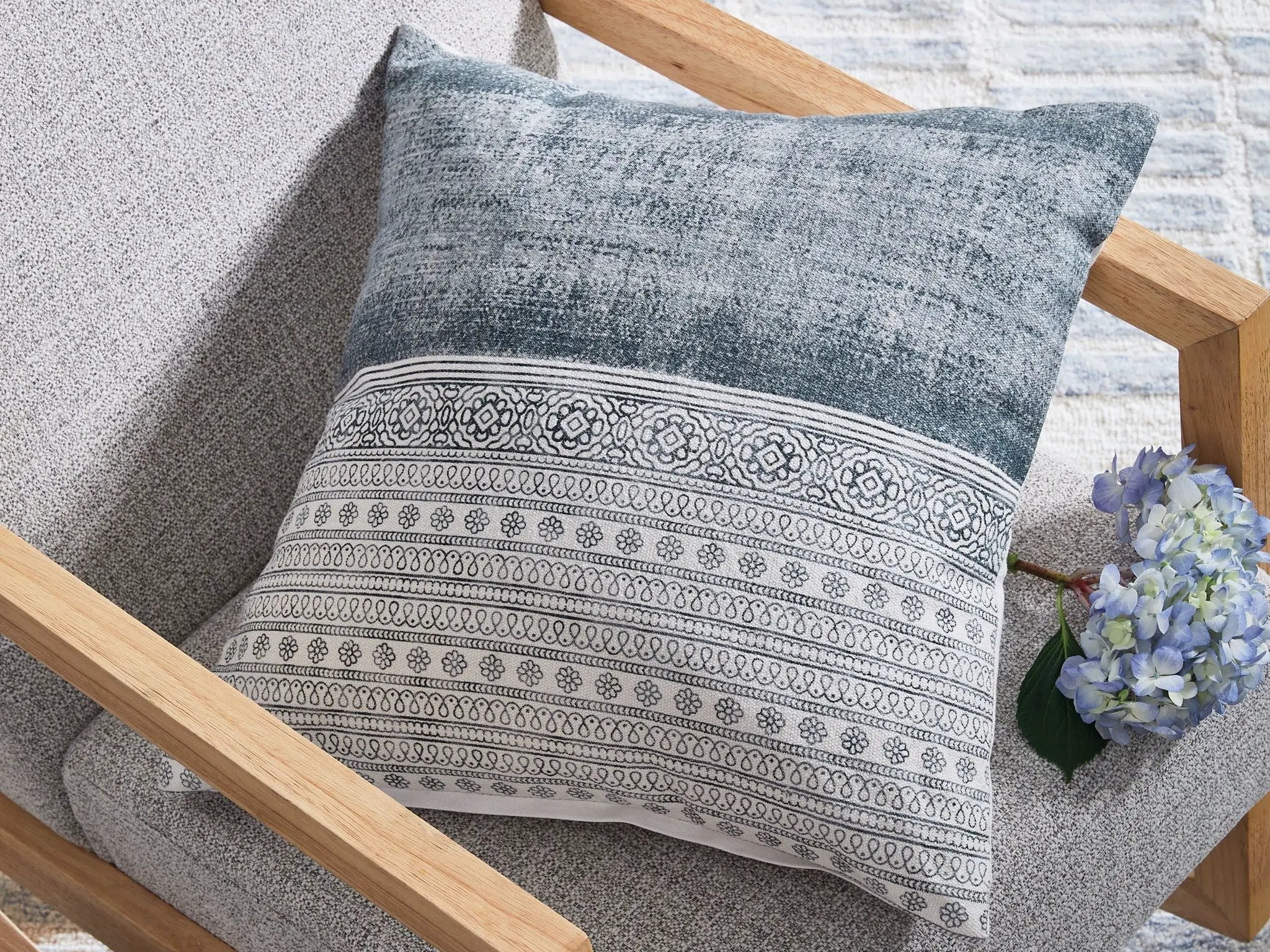 Harperville - Pillow by Unique Piece Furniture