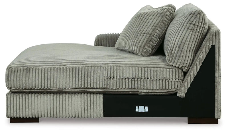 Lindyn - Sectional by Unique Piece Furniture