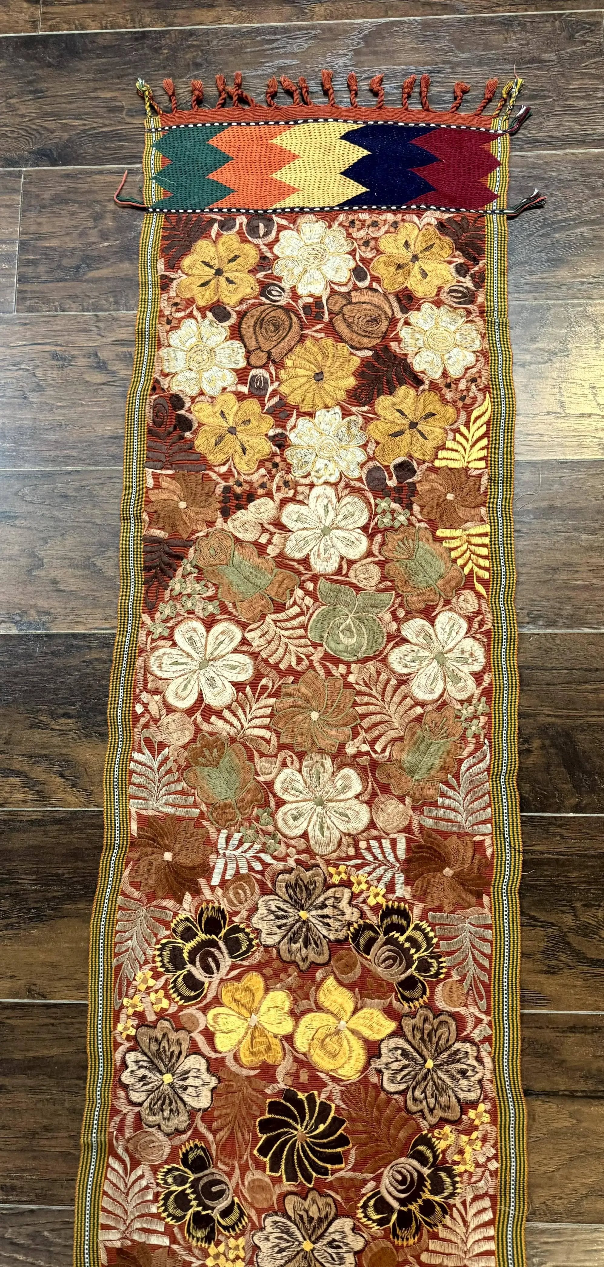 Vintage Table Runner 1.5 x 7.5, Floral by Jewel Rugs
