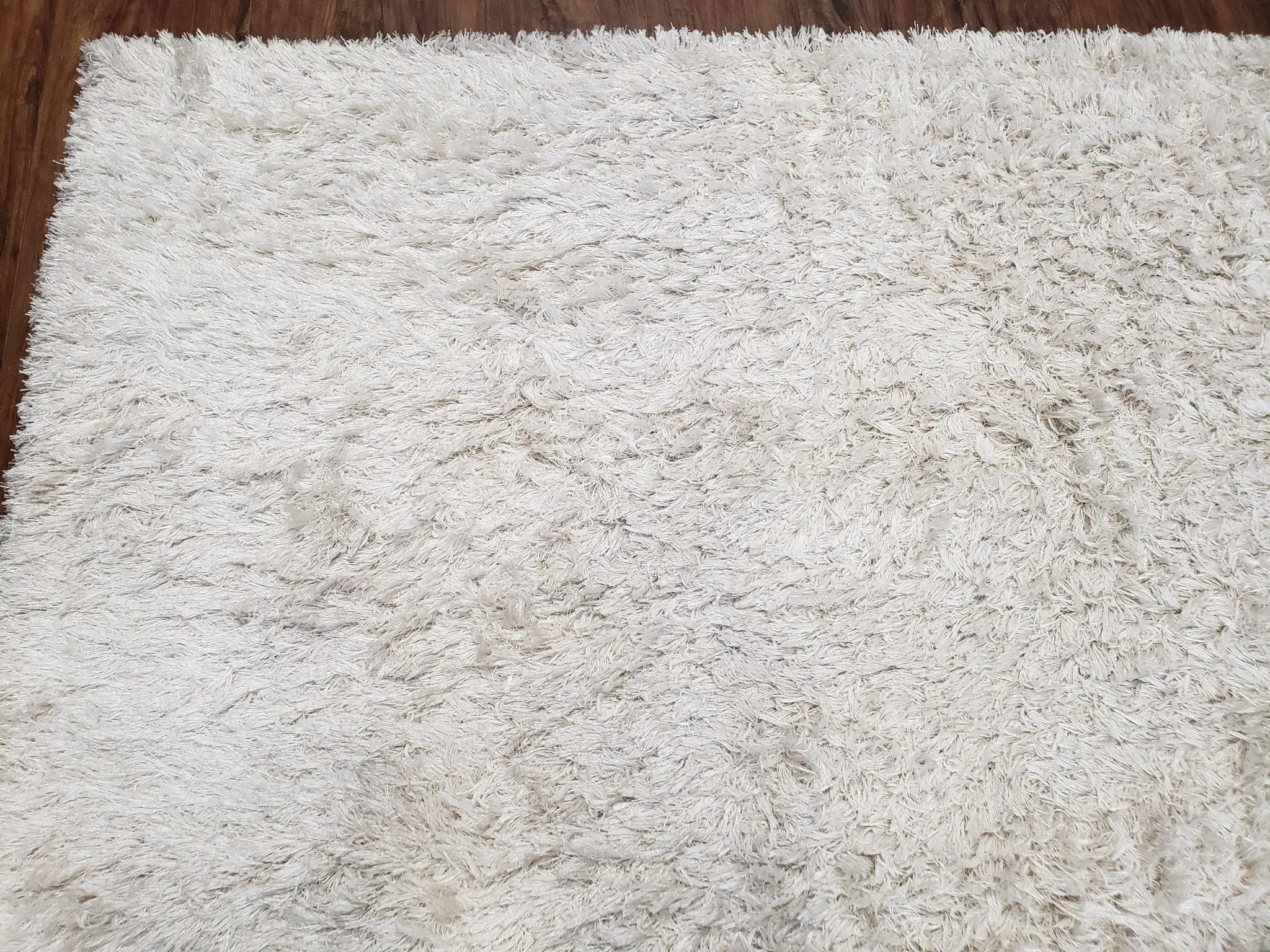 Safavieh Shag Rug 5x8, Pearl White Color, Isaac Mizrachi Shag Collection 5x7 Carpet, High Pile Soft Fluffly Bedroom Rug, Living Room Rug by Jewel Rugs