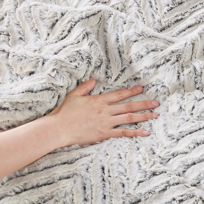 Full/Queen Ultra Plush Down Alternative Comforter Set by HouseOfZazla