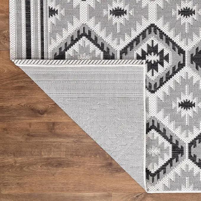 Keen Home Design Outdoor Runner Rug - 6x9 Washable Indoor/Outdoor Rug for Patio, Balcony, Kitchen, Garden, Beach, Deck and Porch. Size: 6'7" x 9'2" by GreenHaven Gardens