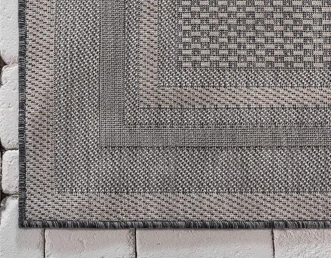 Unique Loom Outdoor Border Collection Area Rug - Soft Border (6' 1" x 9' Rectangle, Black/ Ivory) by GreenHaven Gardens