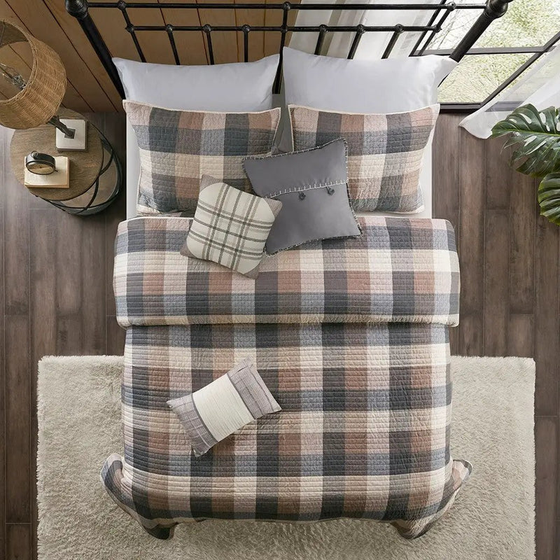 6 Piece Printed Herringbone Quilt Set with Throw Pillows by HouseOfZazla