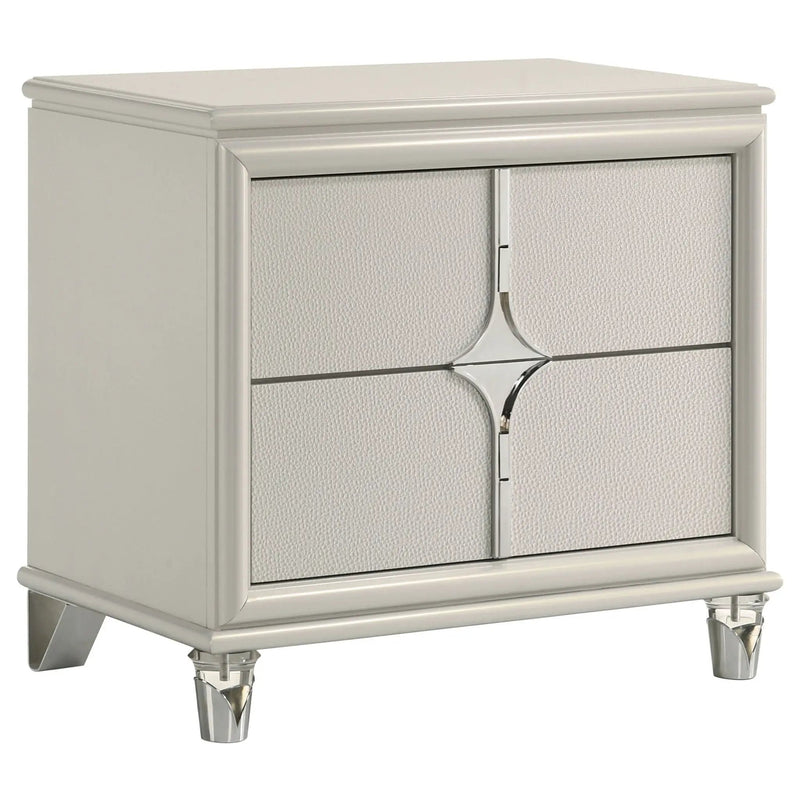 Olivia 4-piece Queen Bedroom Set Pearl White by Unique Piece Furniture