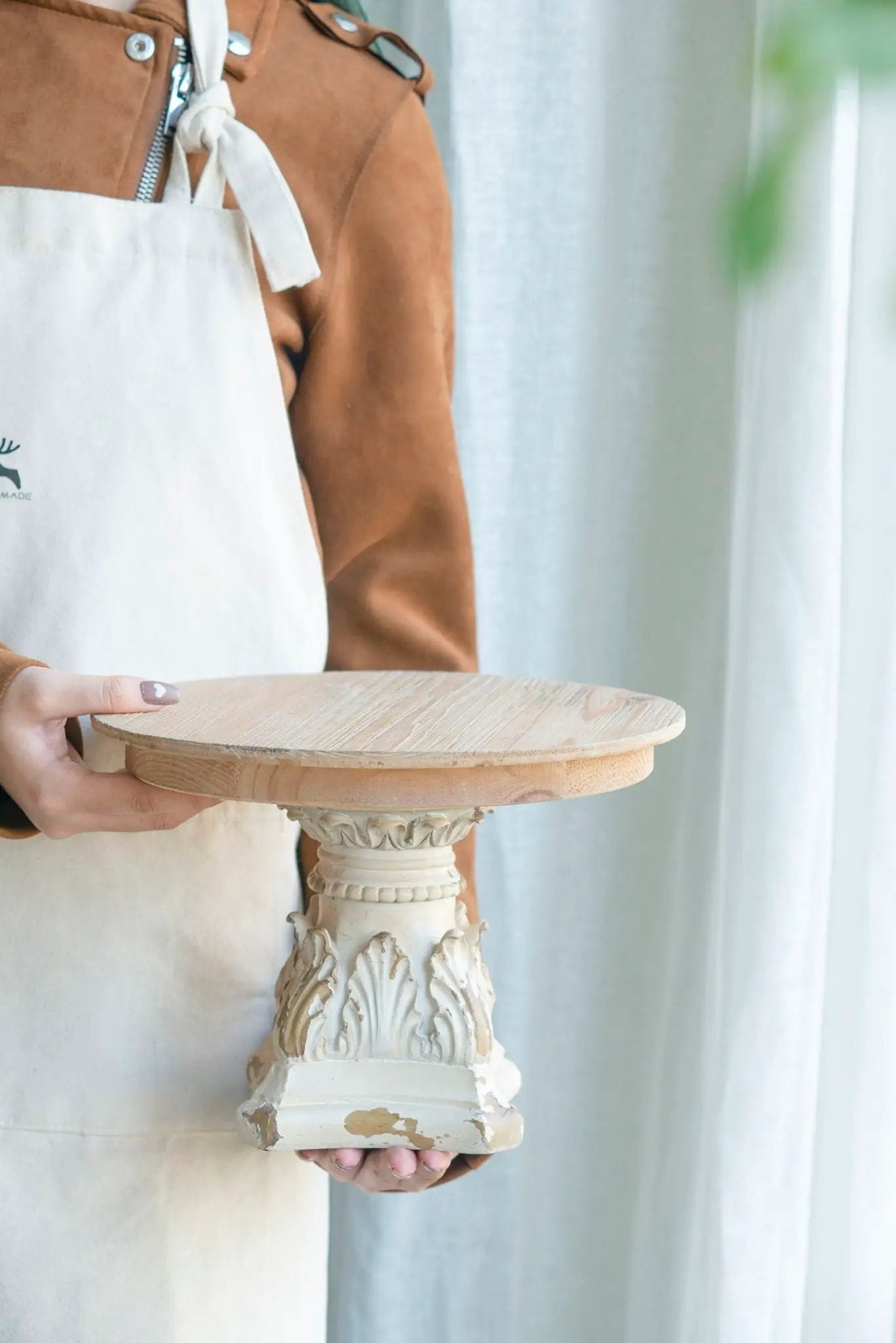 Cake Stand, Wood Cake Plate With Magnesium Base - Cream / Brown by HouseOfZazla