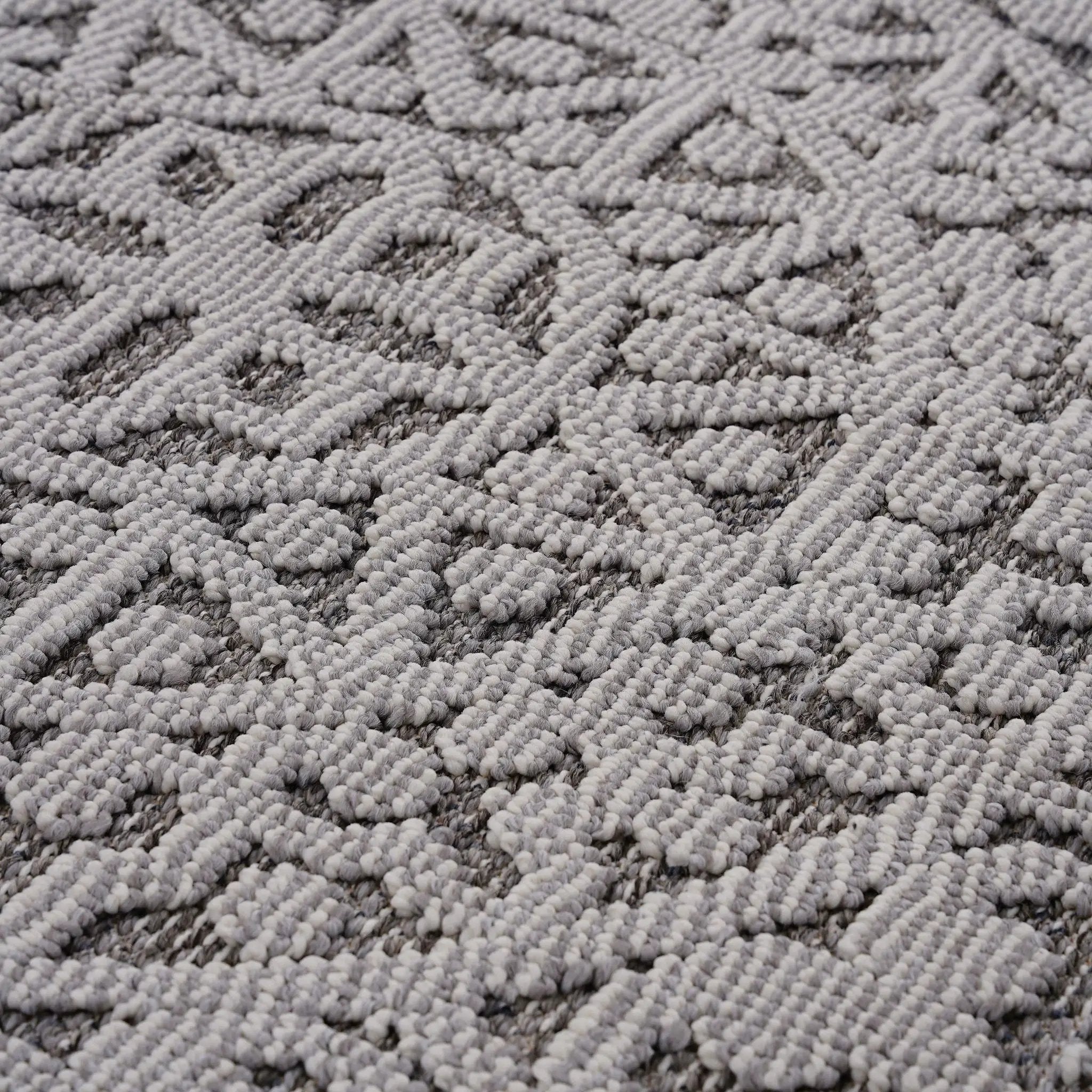 Guros - 4' X 6' Medallion Indoor / Outdoor Area Rug - Gray / White by Unique Piece Furniture