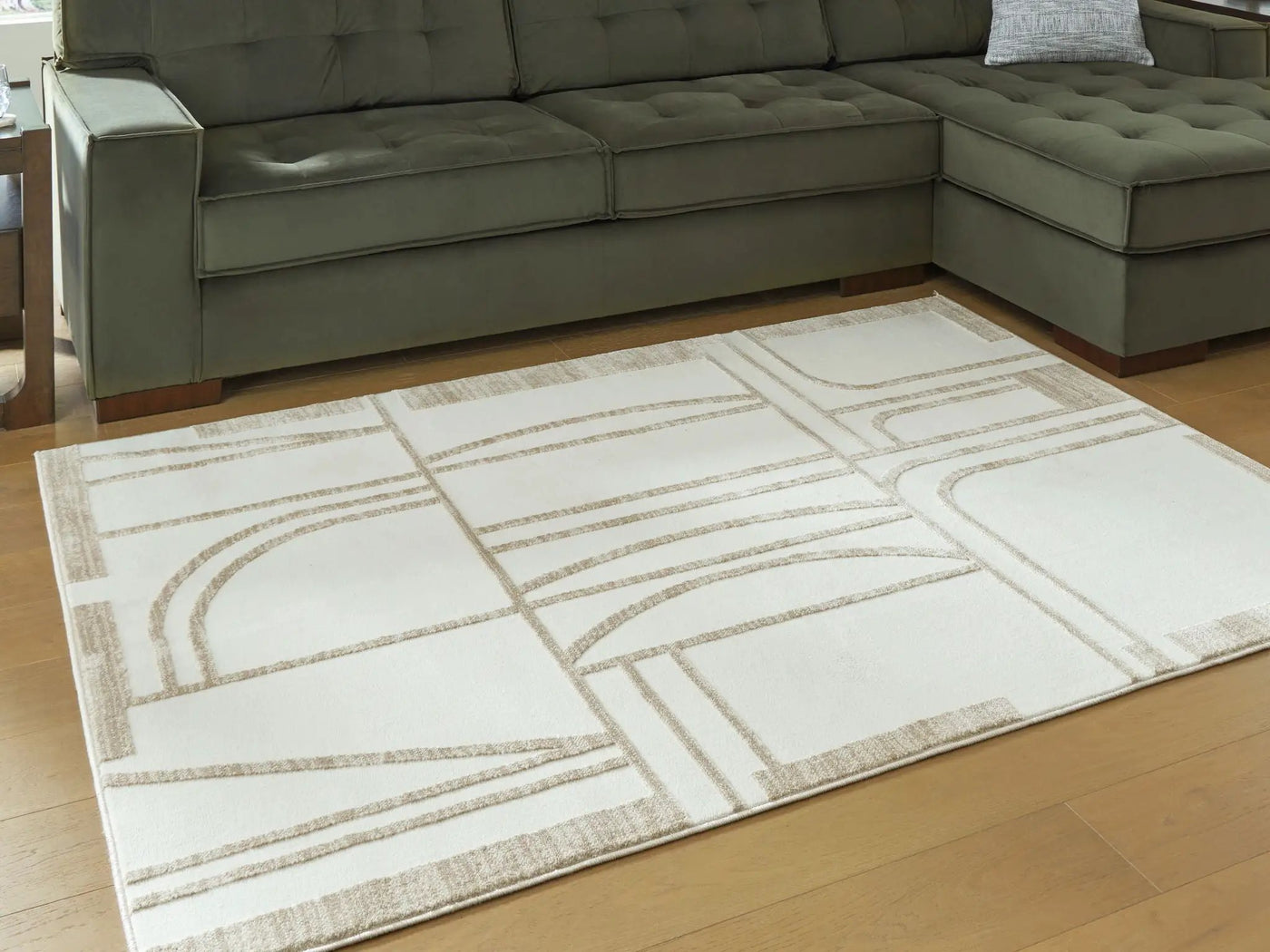 Farongrove - Rug by Unique Piece Furniture