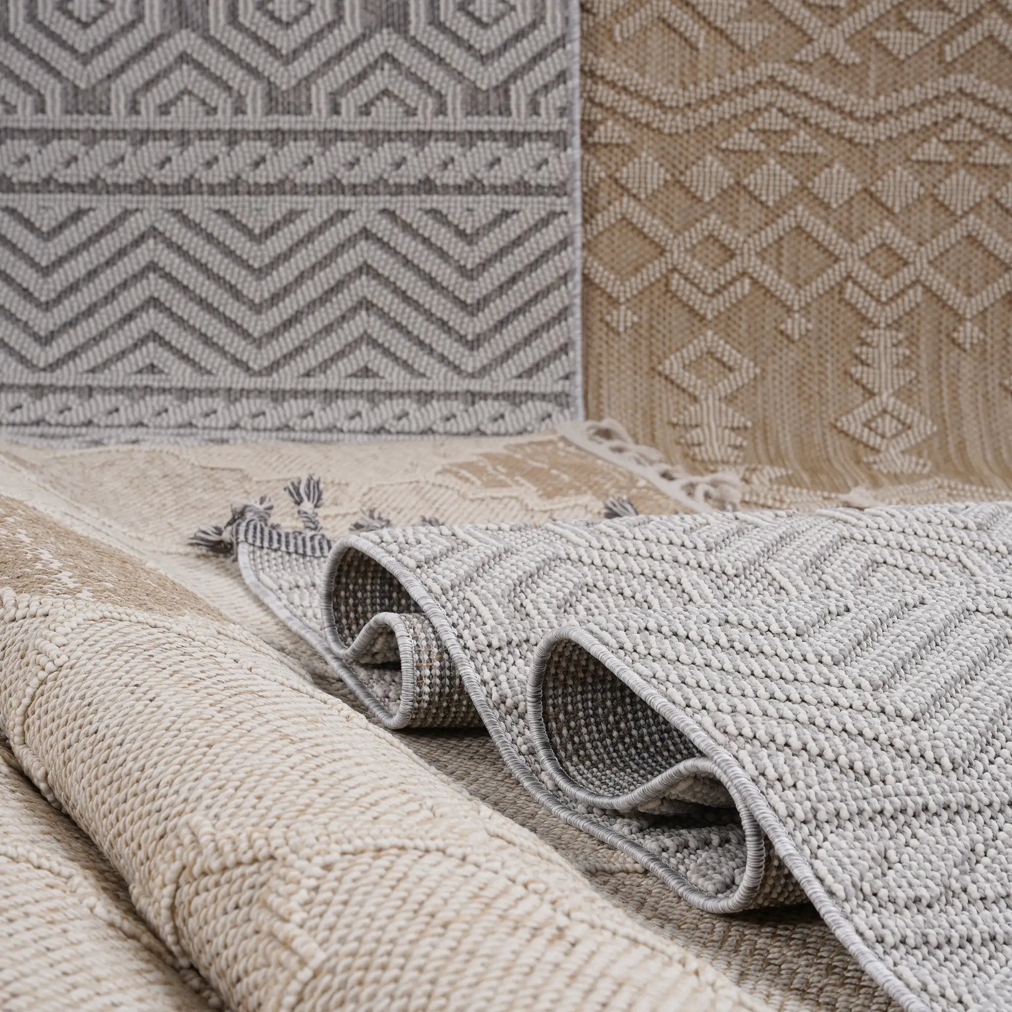Guros Collection 4' x 6' Area Rug by HouseOfZazla
