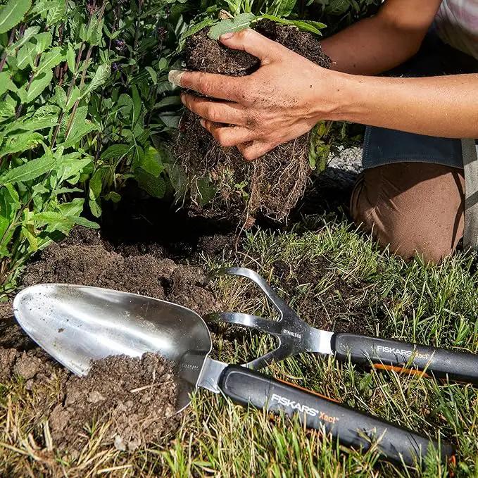 Fiskars Xact Hand Cultivator, Stainless Steel Weeder with SoftGrip Handle, Durable Garden Tool for Loosening and Aerating Soil, Ideal for Flower Beds and Garden Beds by GreenHaven Gardens