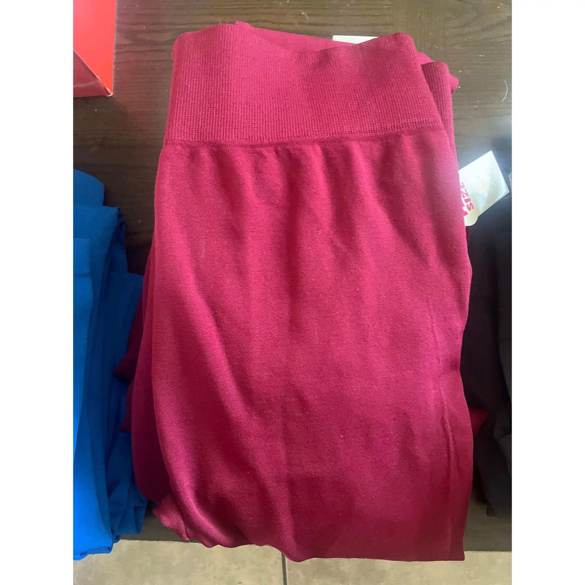 SOLID SEAMLESS LEGGINGS - PLUS by Selzalot