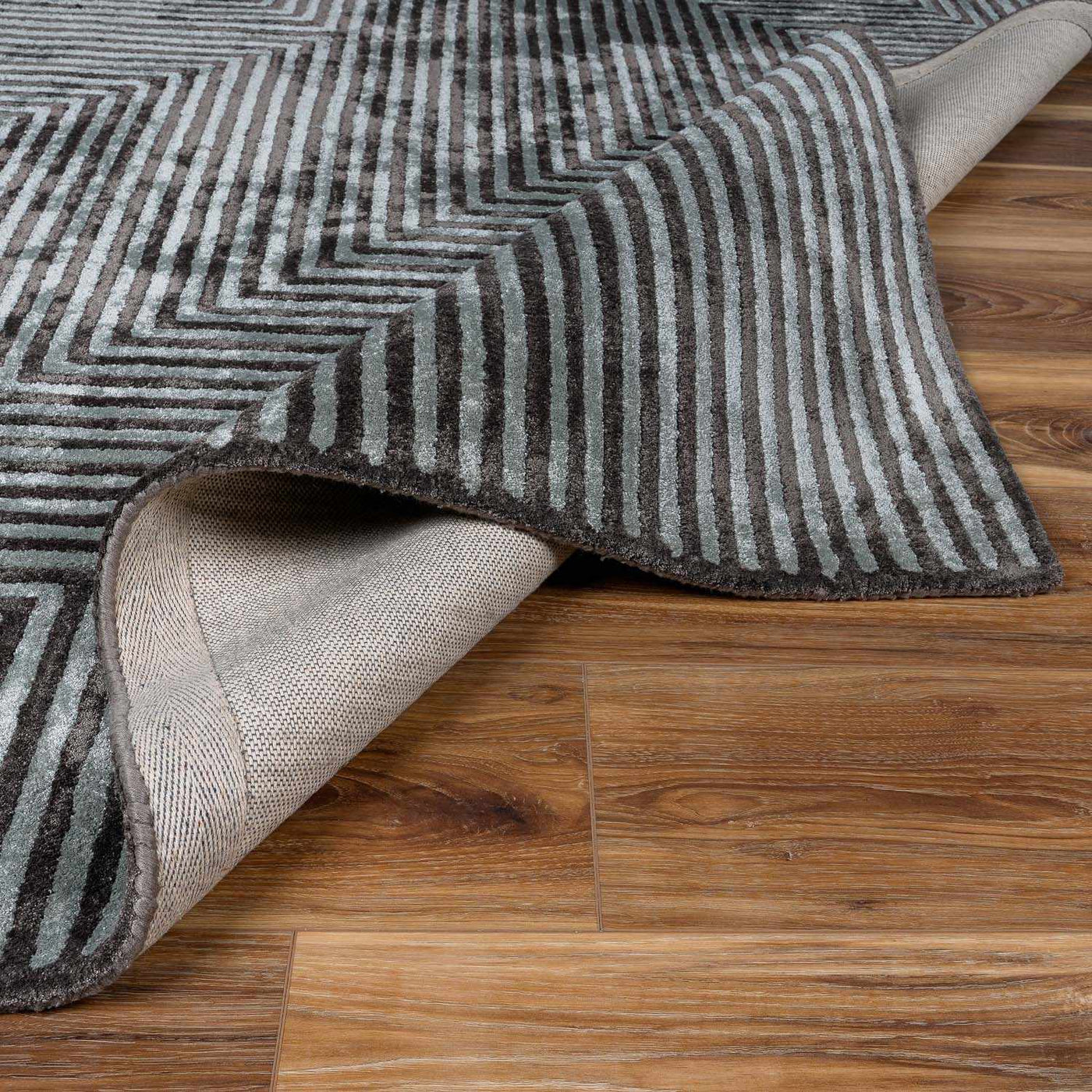 Quartz Patterned Sheen Gray/Green Viscose Rug by Boutique Rugs