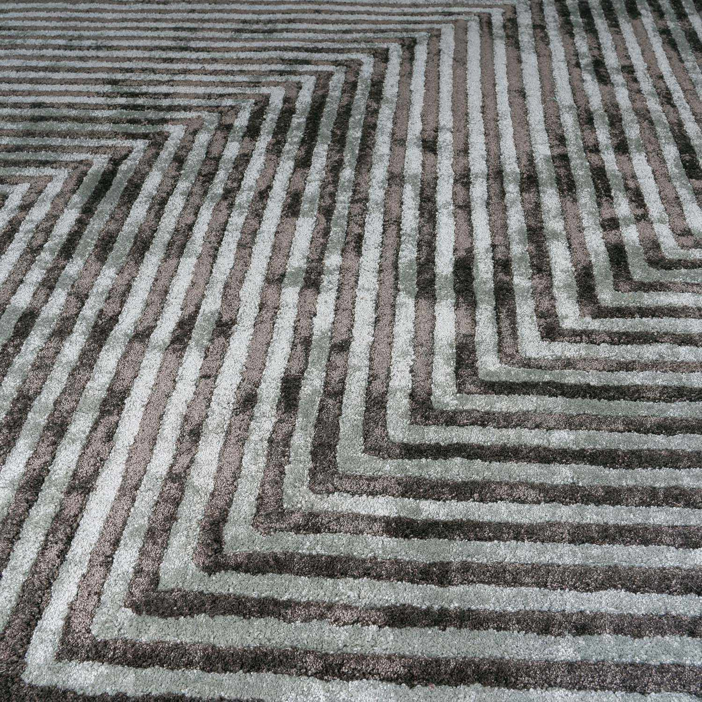 Quartz Patterned Sheen Gray/Green Viscose Rug by Boutique Rugs