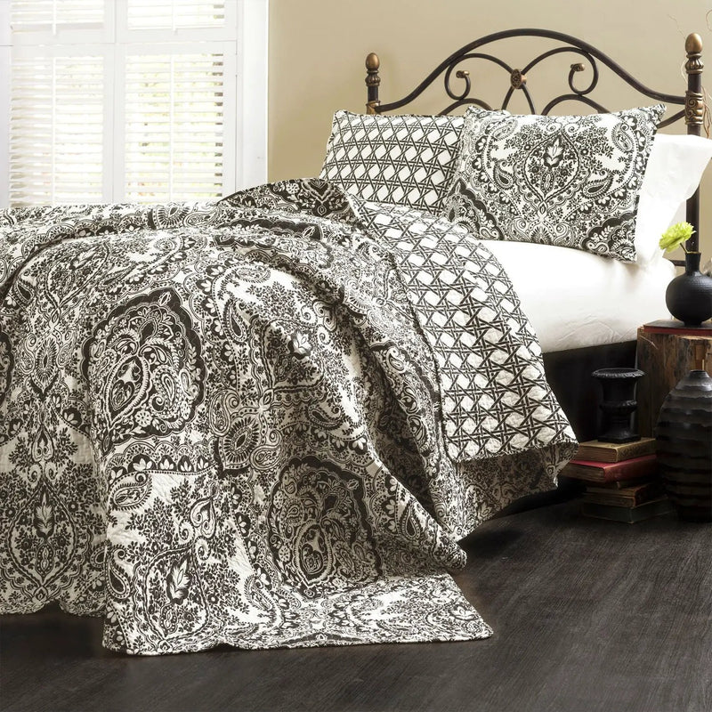 Queen size 3-Piece Quilt Set 100-Percent Cotton in Black White Damask by HomePacific