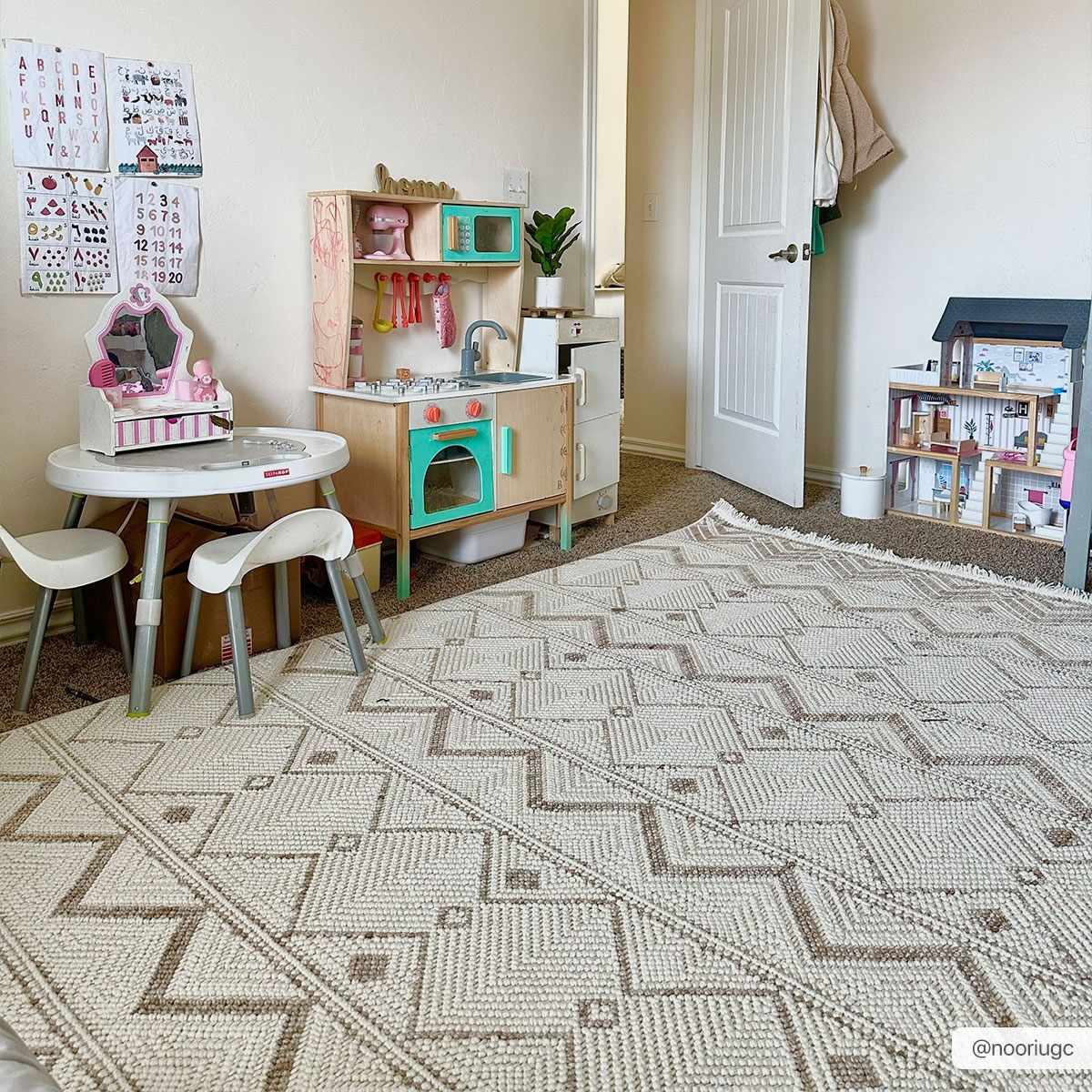 Armen Area Rug - Clearance by Boutique Rugs