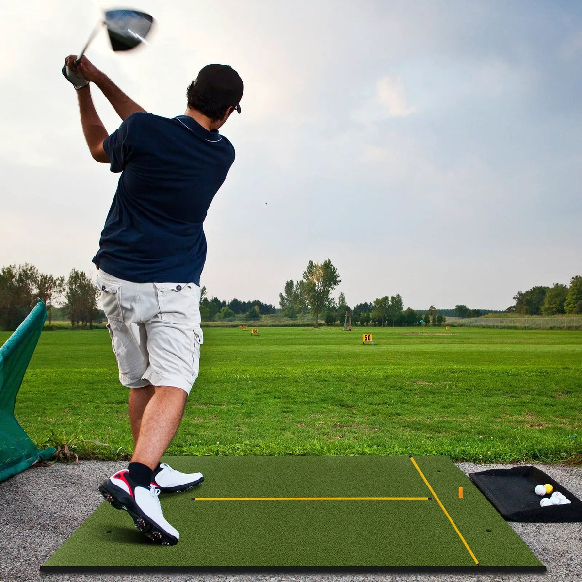 Artificial Turf Mat for Indoor and Outdoor Golf Practice Includes 2 Rubber Tees and 2 Alignment Sticks by DirectDeals