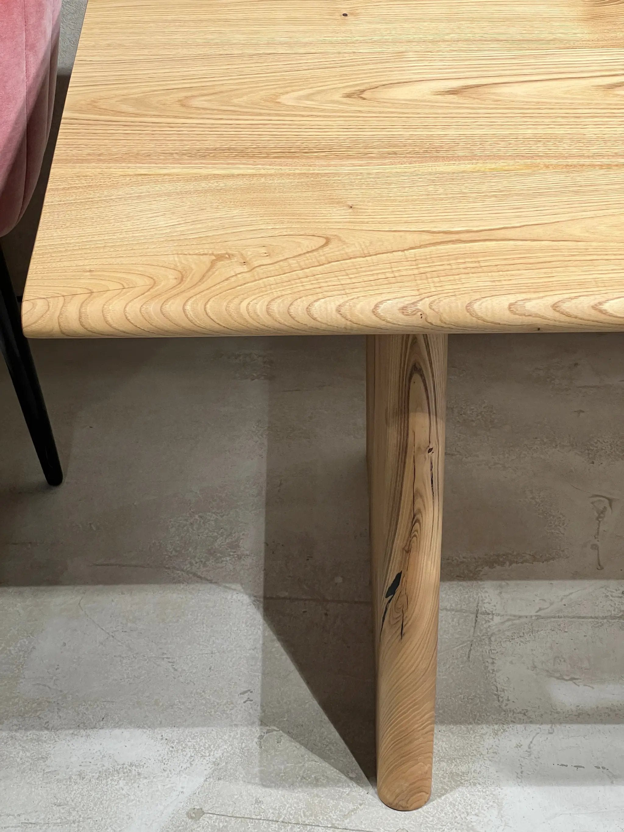 Minimal Solid Dining Table by Gizz