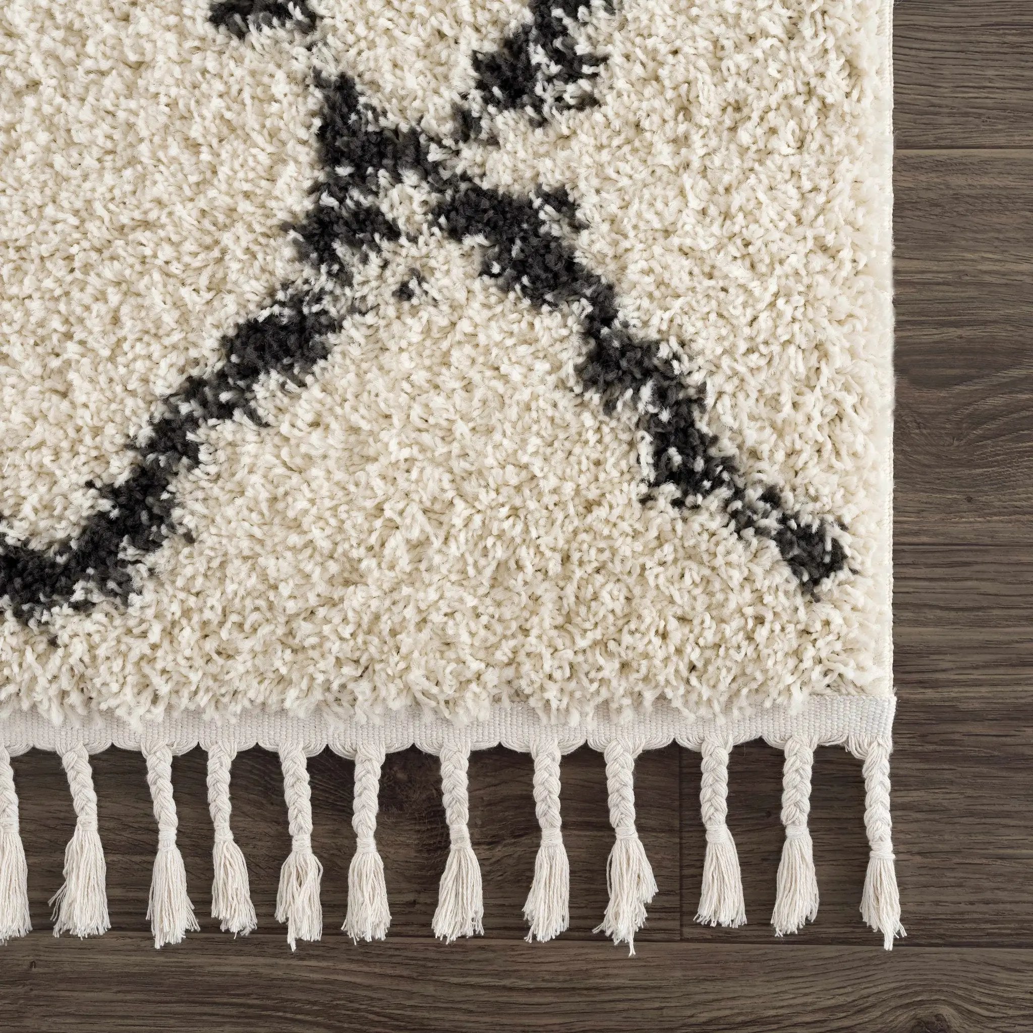 Wallagrass Beige/Black Trellis Tassel Shag by Hauteloom