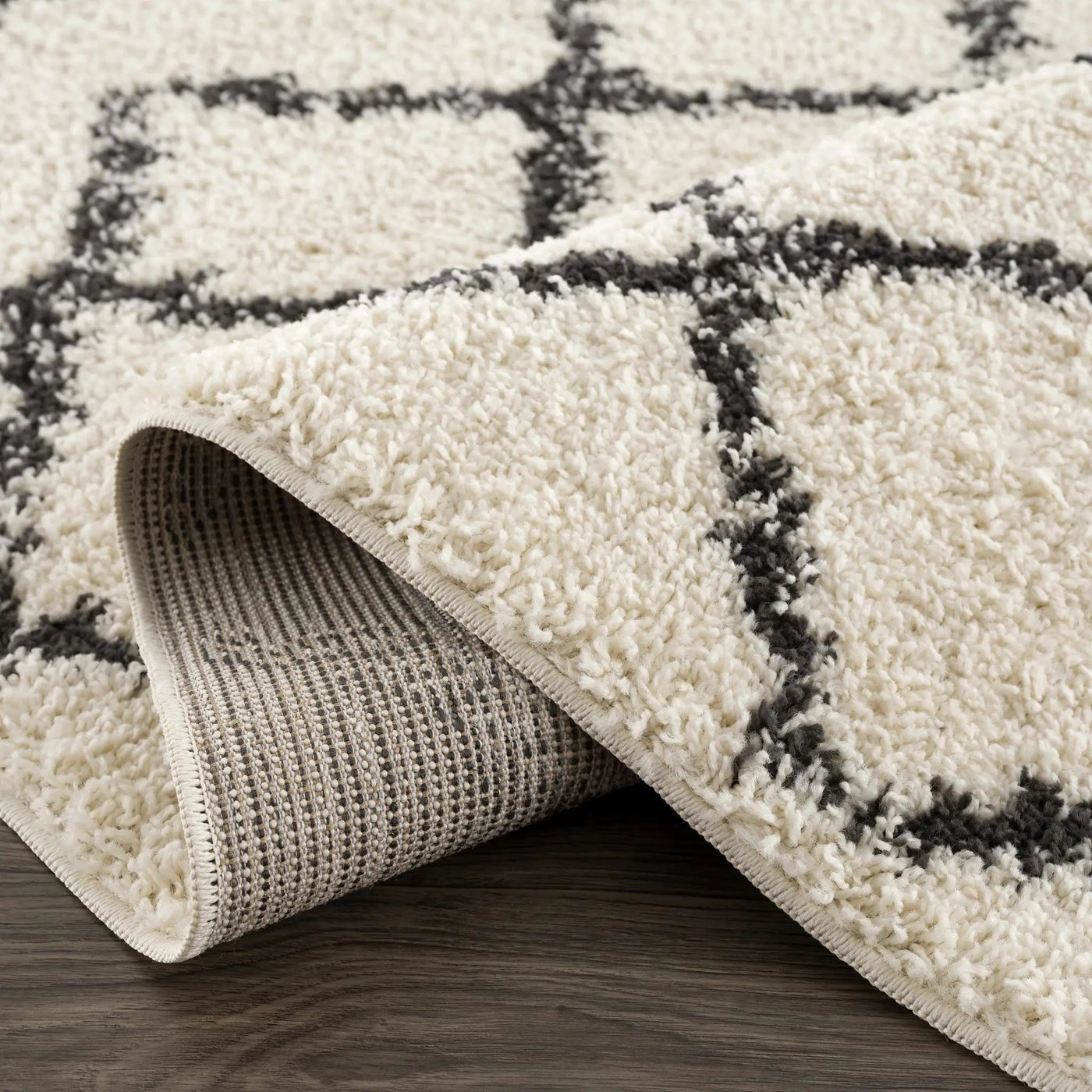 Wallagrass Beige/Black Trellis Tassel Shag by Hauteloom