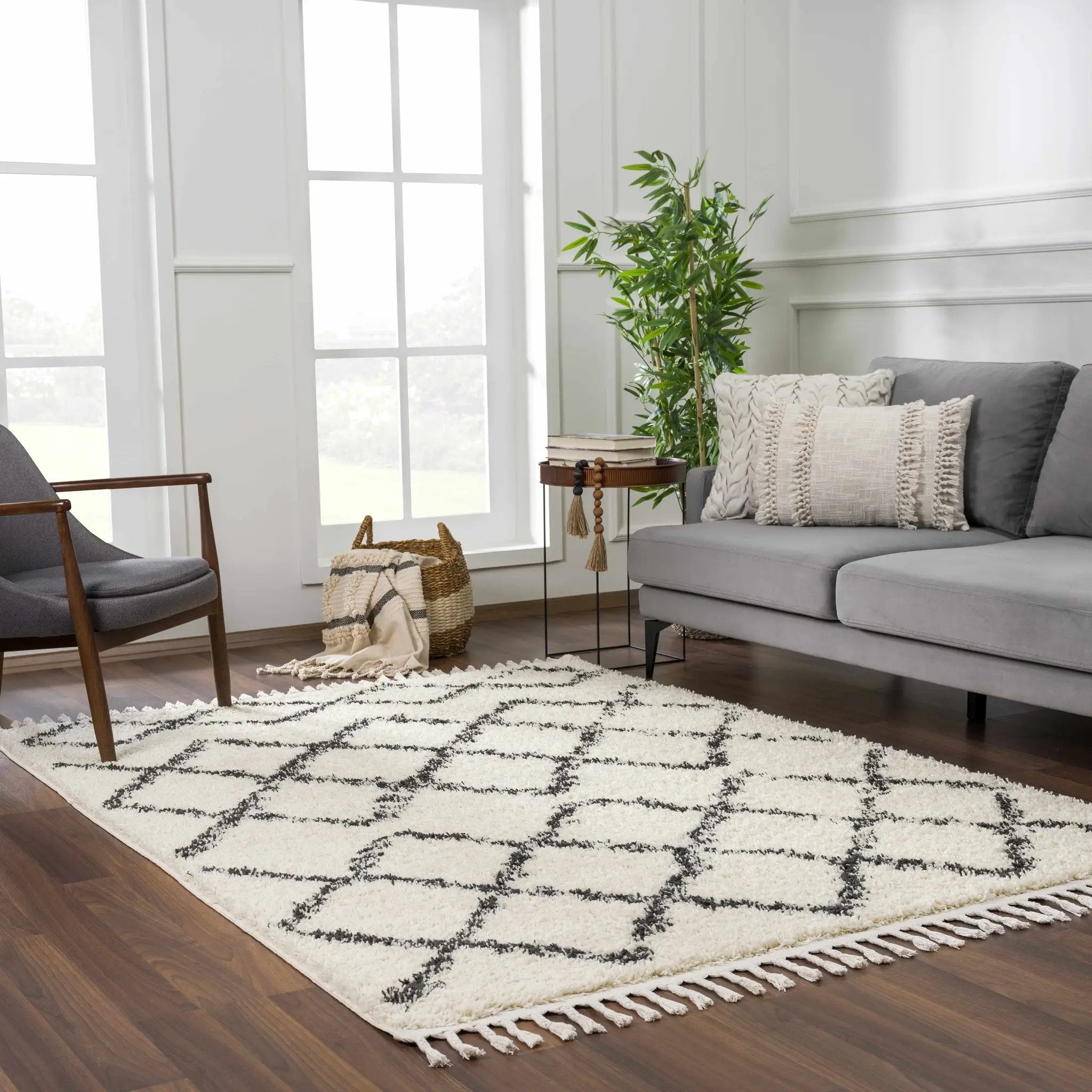 Wallagrass Beige/Black Trellis Tassel Shag by Hauteloom