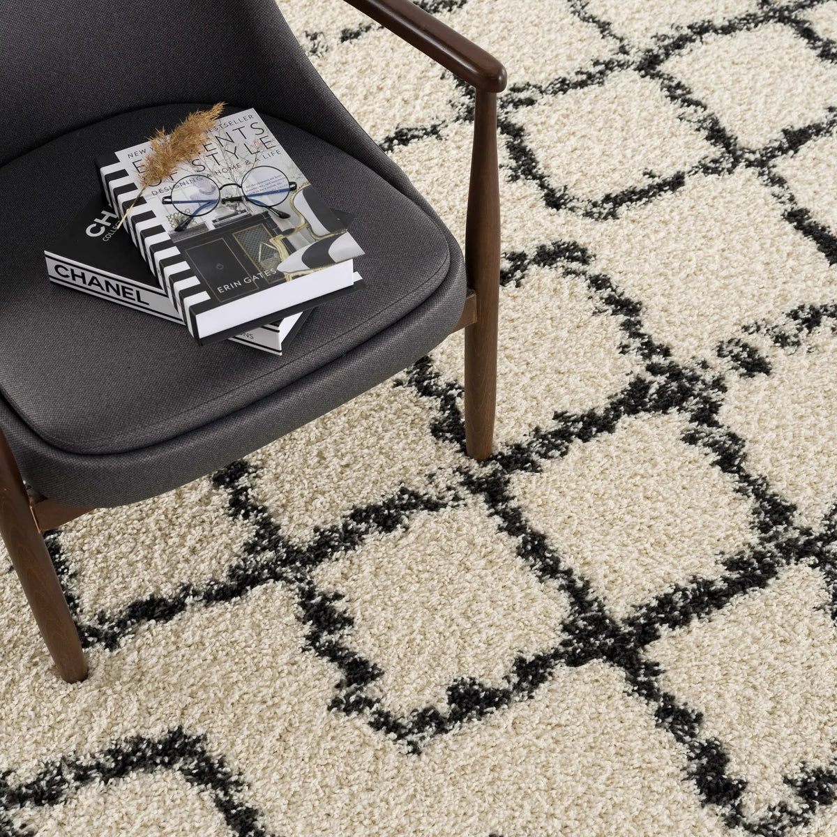 Wallagrass Beige/Black Trellis Tassel Shag by Hauteloom