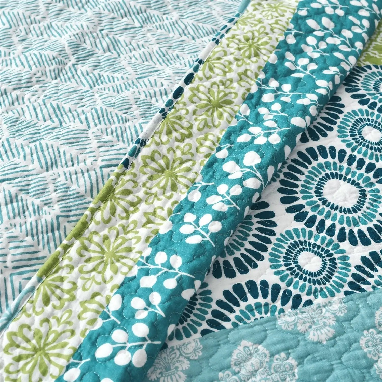 Full/Queen Cotton 3 Piece Reversible Blue White Green Floral Damask Quilt Set by HomePacific