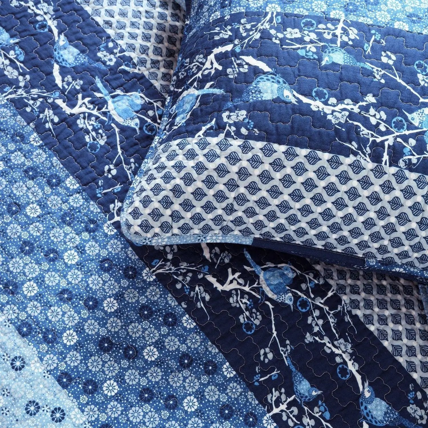 King Size Blues Boho Reversible Lightweight Quilt Set by HomePacific