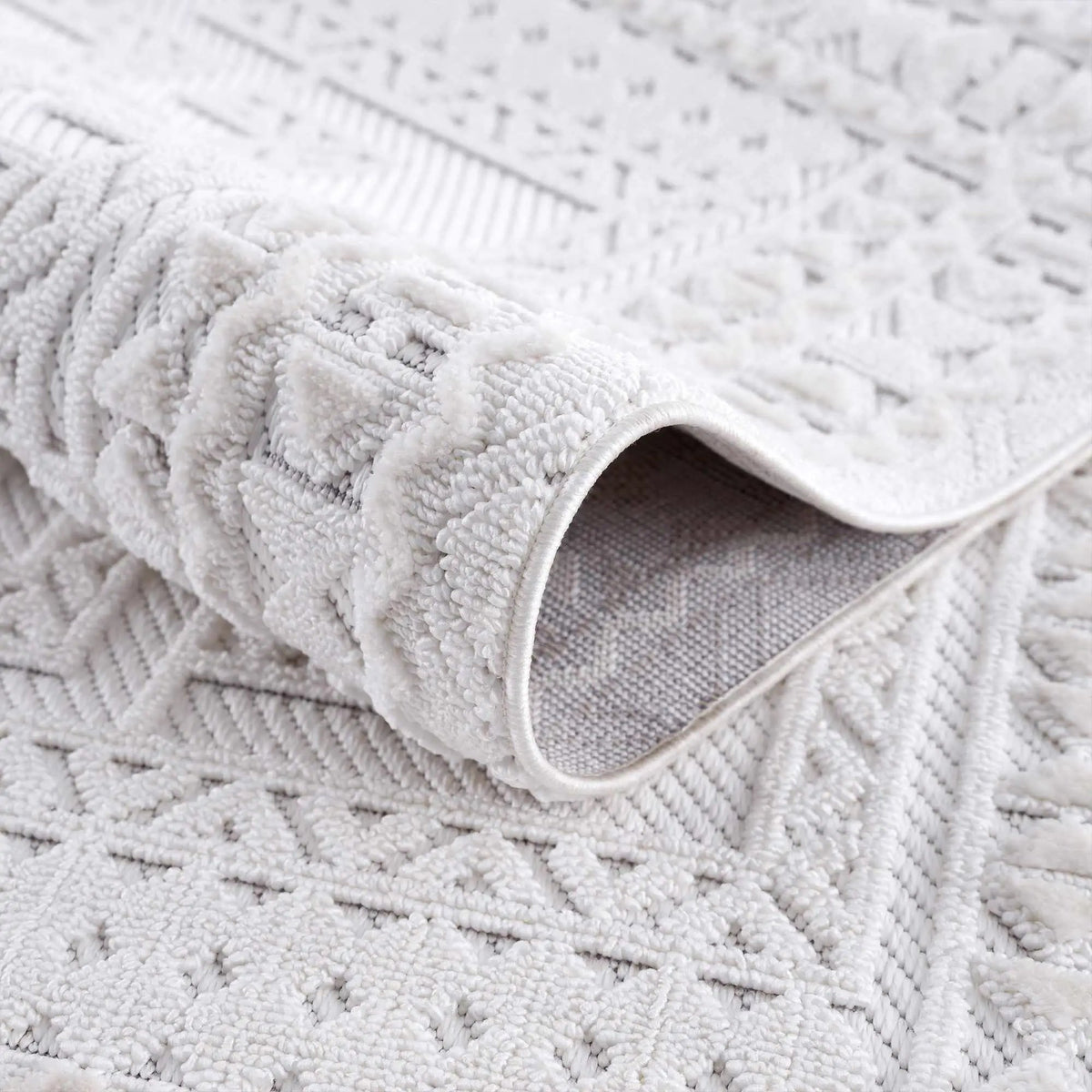 Alya White Fringe Rug by Hauteloom