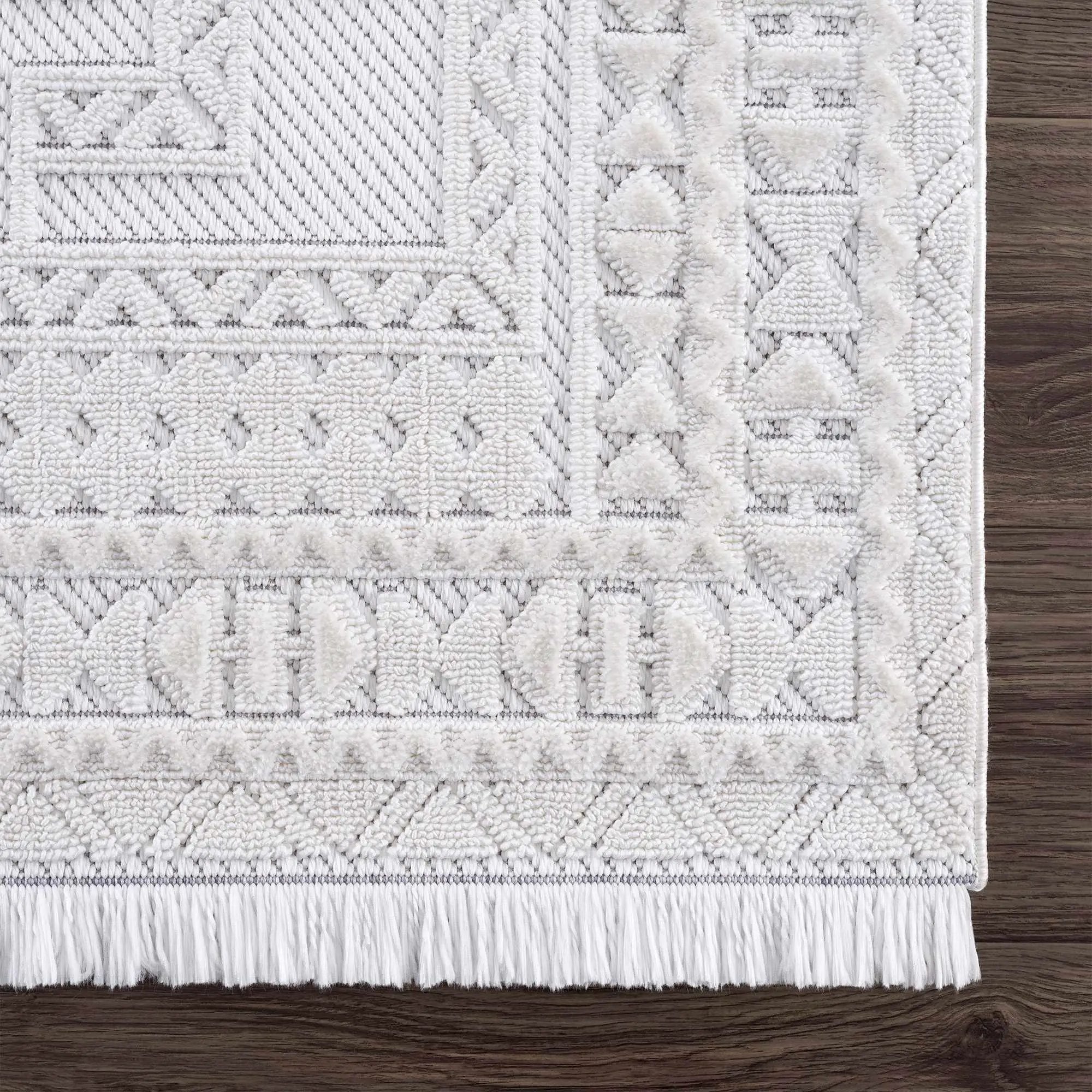 Alya White Fringe Rug by Hauteloom