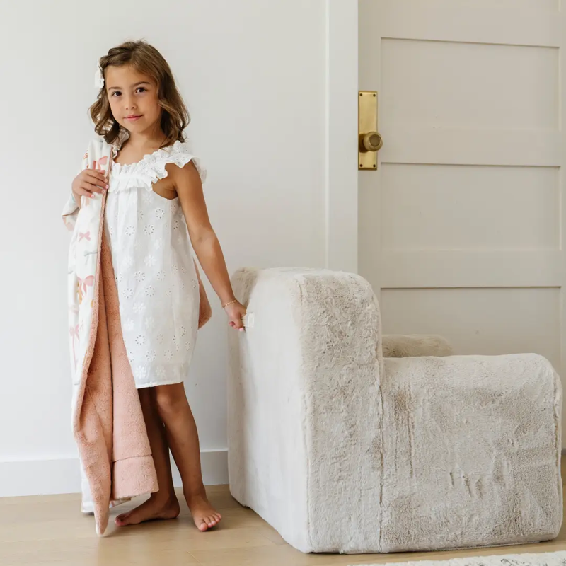 SNUGGLE UP CHAIR by HouseOfZazla
