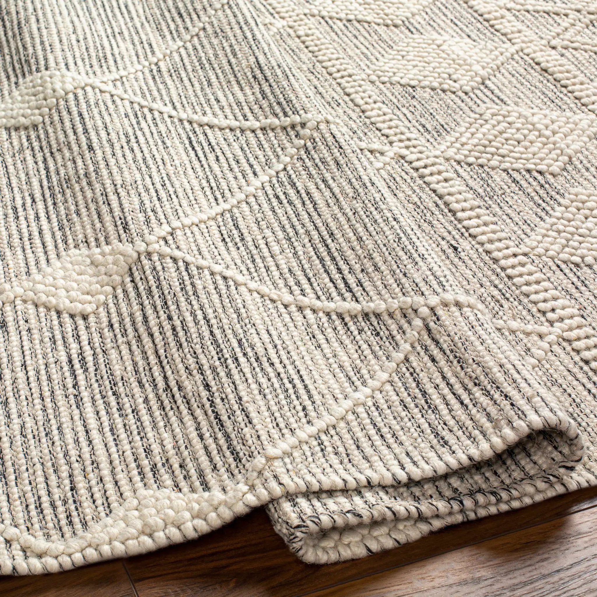 Hemingway Wool Rug with Tassels - Clearance by Boutique Rugs