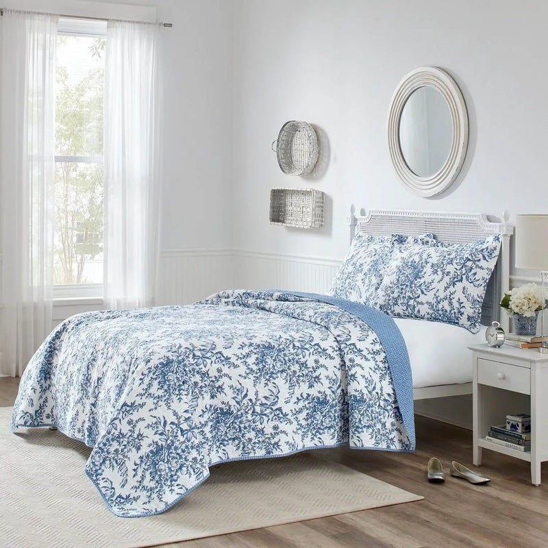 Full/Queen 3 Piece Bed In A Bag Reversible Blue White Floral Cotton Quilt Set by HomePacific
