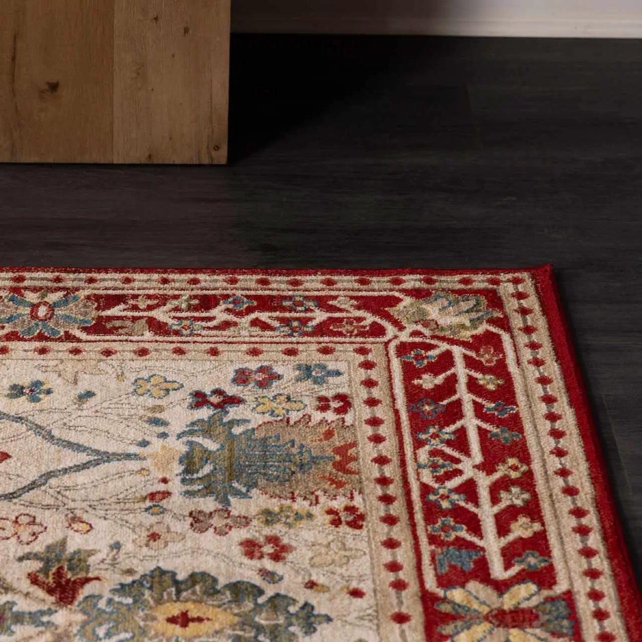 Neola White/Red Damask Area Rug by Boutique Rugs