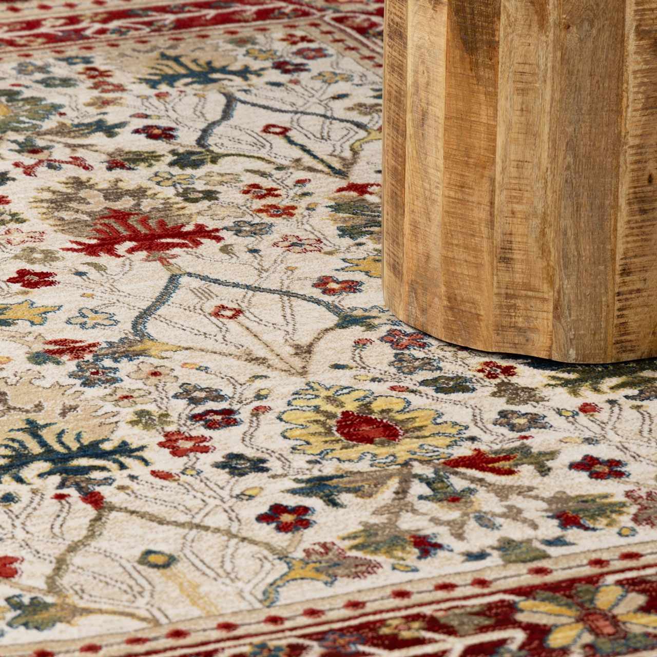 Neola White/Red Damask Area Rug by Boutique Rugs