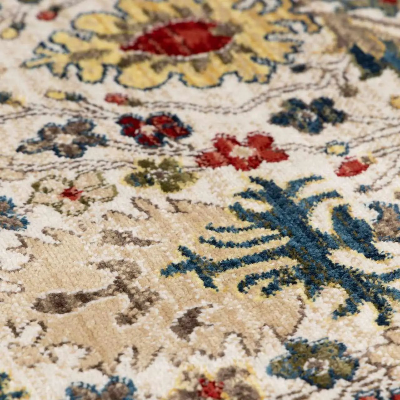 Neola White/Red Damask Area Rug by Boutique Rugs