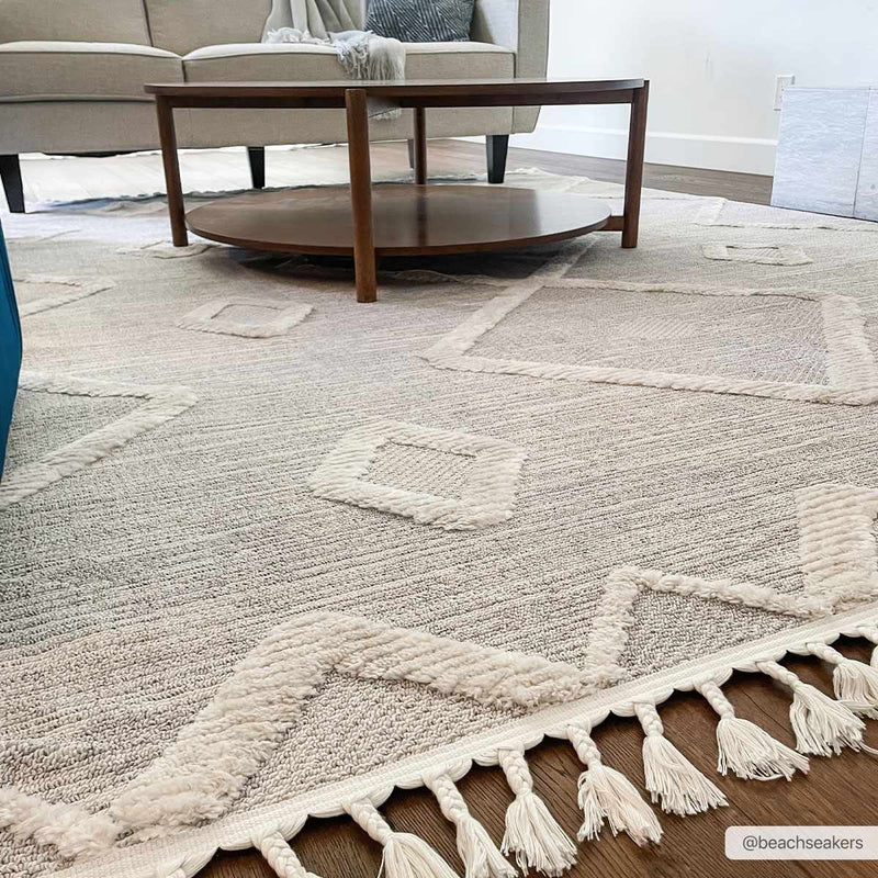 Cauldwell High/Low Pile Rug with Tassels - Clearance by Boutique Rugs