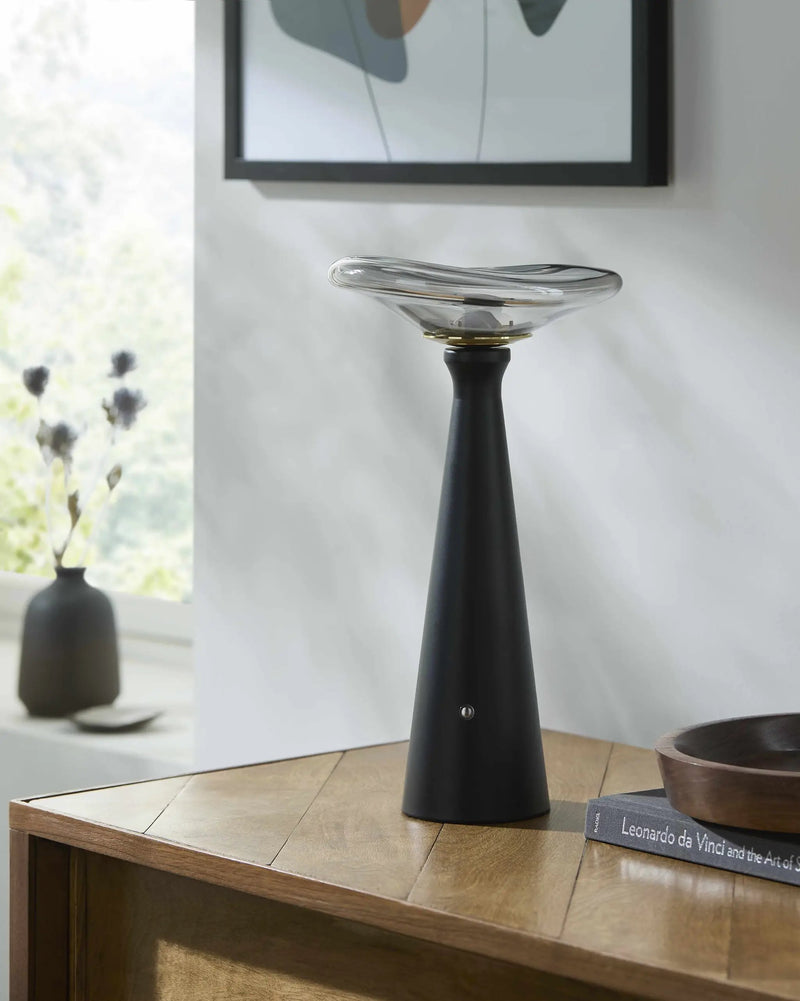 Dinteloord Black Table Lamp by Boutique Rugs