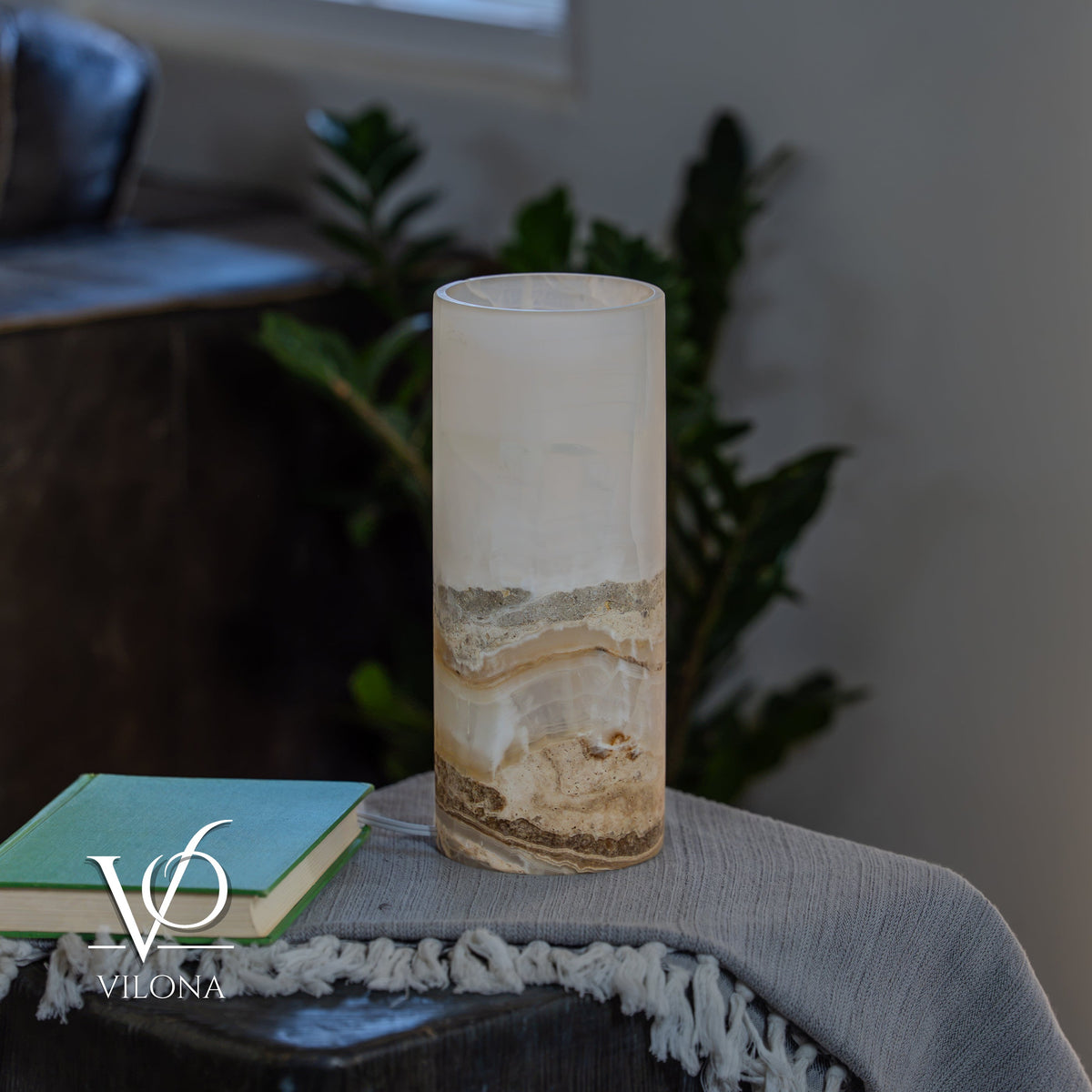 White Ice Onyx - 12" Tall, x 4.5" Diameter (Small Table Lamp #1), photo 4 of 8