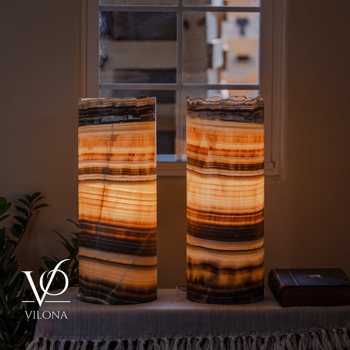 Honeycomb Onyx Live Edge Table Lamp Pair #1, photo 5 of 13