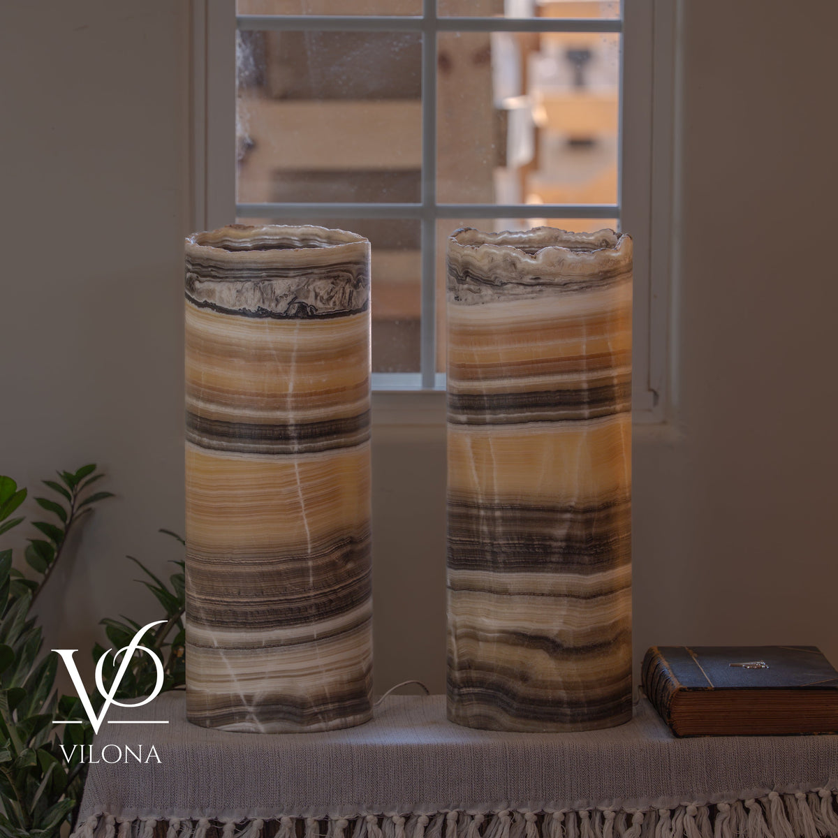 Honeycomb Onyx Live Edge Table Lamp Pair #1, photo 8 of 13