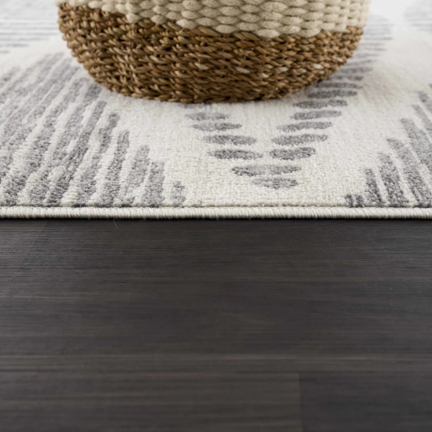 Tigrisis Ivory 2327 Area Rug - Clearance by Boutique Rugs