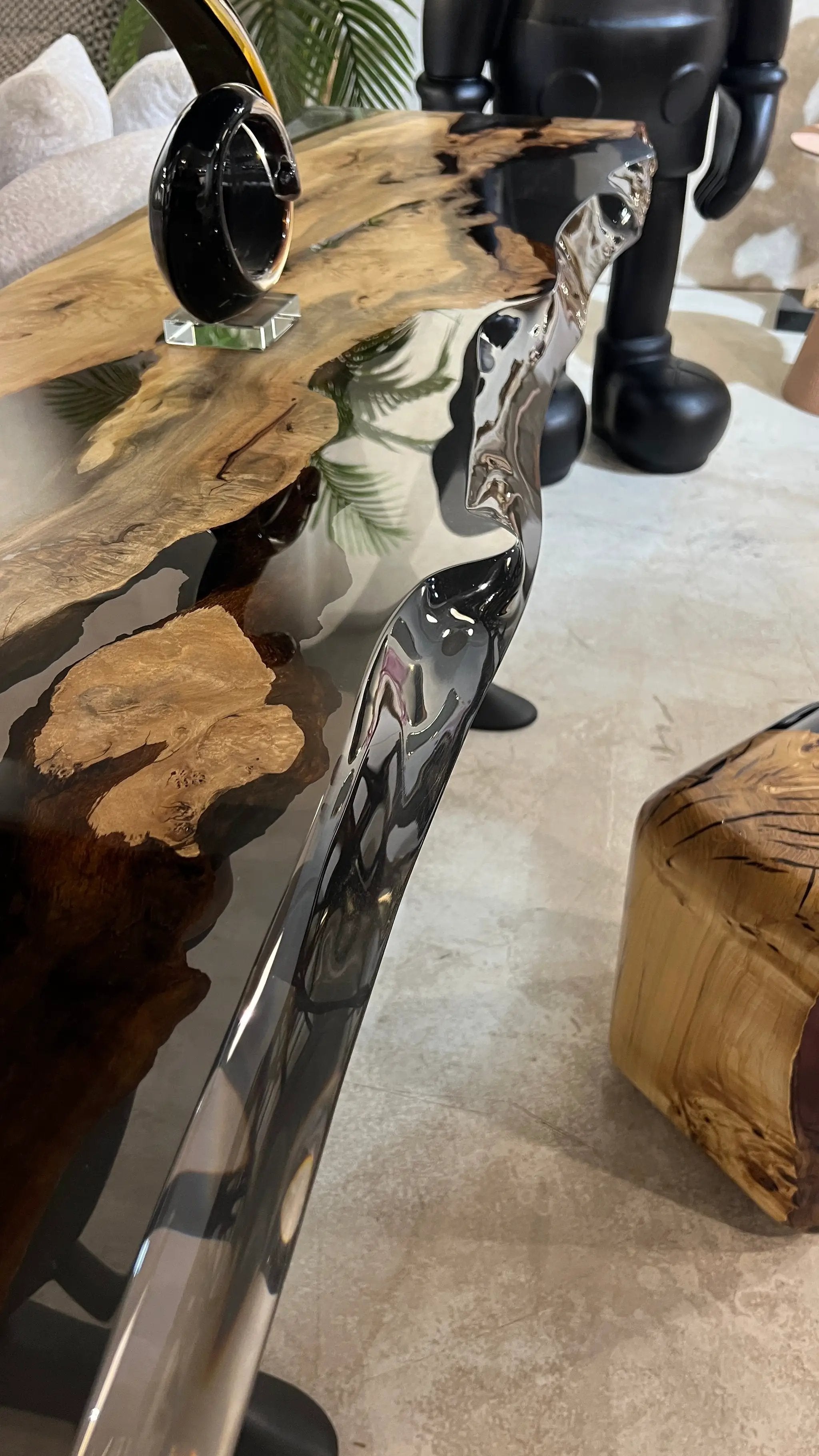 Resin Live Edge Console Table Made of Linden Wood - Foyer Table- Entryway Table by Gizz